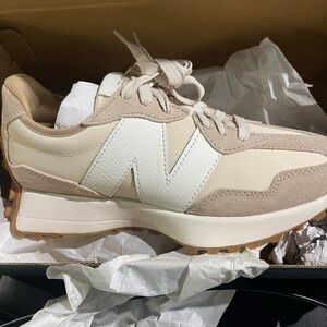 RARE NIB new balance 327 beige and white